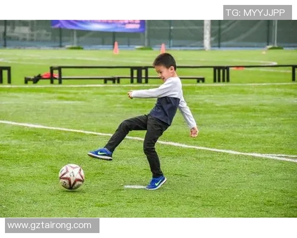 高清足球明星娃娃壁纸精选让你的手机桌面充满活力与激情